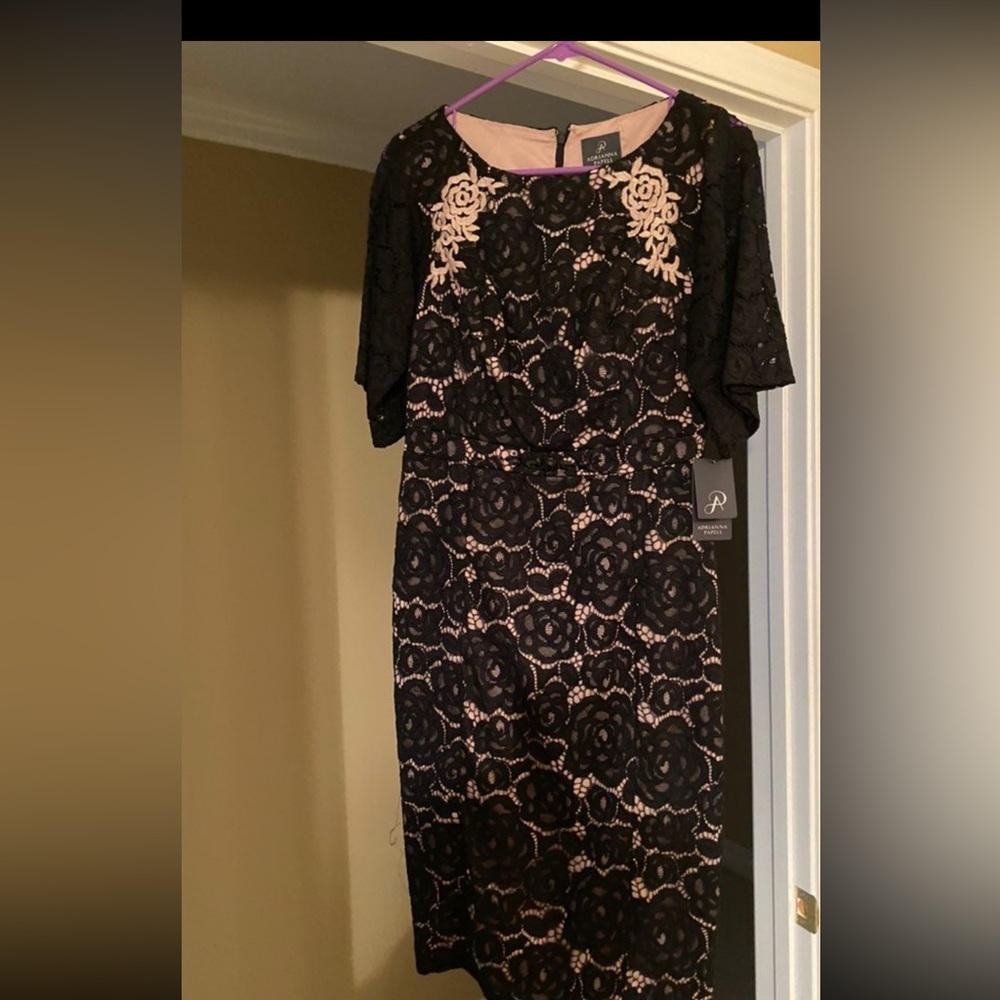 Adrienn Papell size Small lace dress